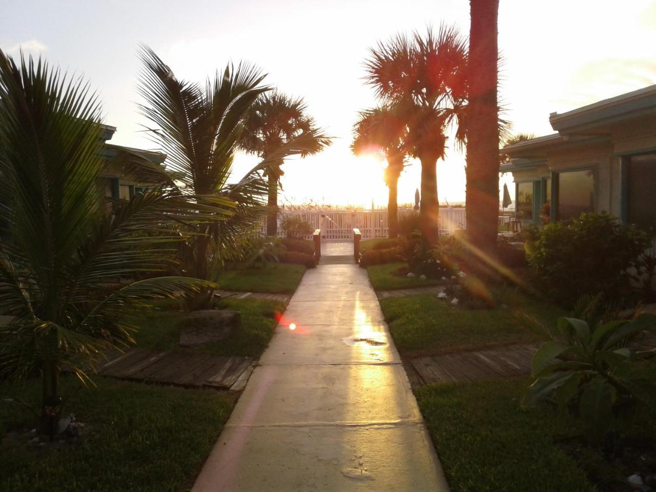 Beach Island Resort Cocoa Beach Exteriör bild